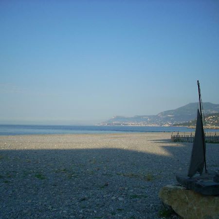 Appartamento Al Mare Di Ventimiglia Bagian luar foto